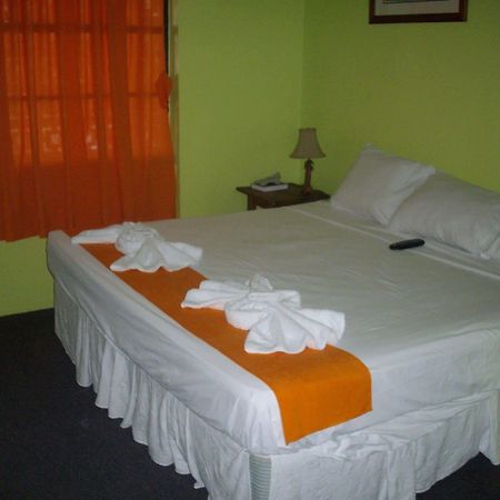 The Bakadeer Inn Belize City Eksteriør bilde