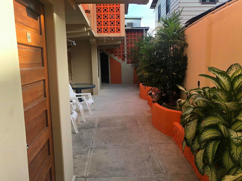 The Bakadeer Inn Belize City Eksteriør bilde